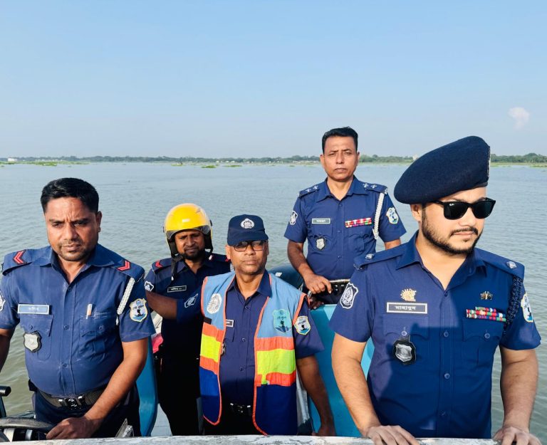 মুন্সীগঞ্জে মা ইলিশ সংরক্ষণে অভিযান, ১ লক্ষ মিটার কারেন্ট জাল জব্দ