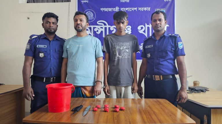 মুন্সীগঞ্জে সেনাবাহিনী ও পুলিশের যৌথ অভিযানে অস্ত্র ও ককটেল উদ্ধার, দুইজন গ্রেফতার