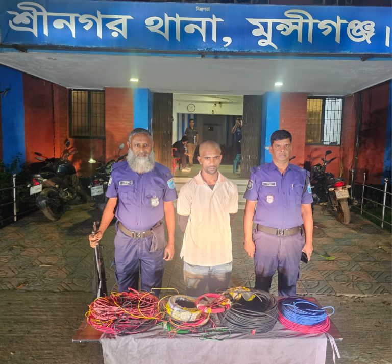 শ্রীনগরে পুলিশের অভিযানে চোরাইকৃত বৈদ্যুতিক তার উদ্ধার, গ্রেফতার ১