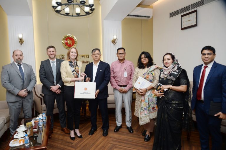 স্বরাষ্ট্রমন্ত্রীর সঙ্গে অস্ট্রেলিয়ার হাইকমিশনারের সৌজন্য সাক্ষাৎ