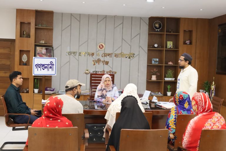 মুন্সীগঞ্জে জেলা প্রশাসকের গণশুনানি, নাগরিকদের অভিযোগ গ্রহণ ও তাৎক্ষণিক নির্দেশনা